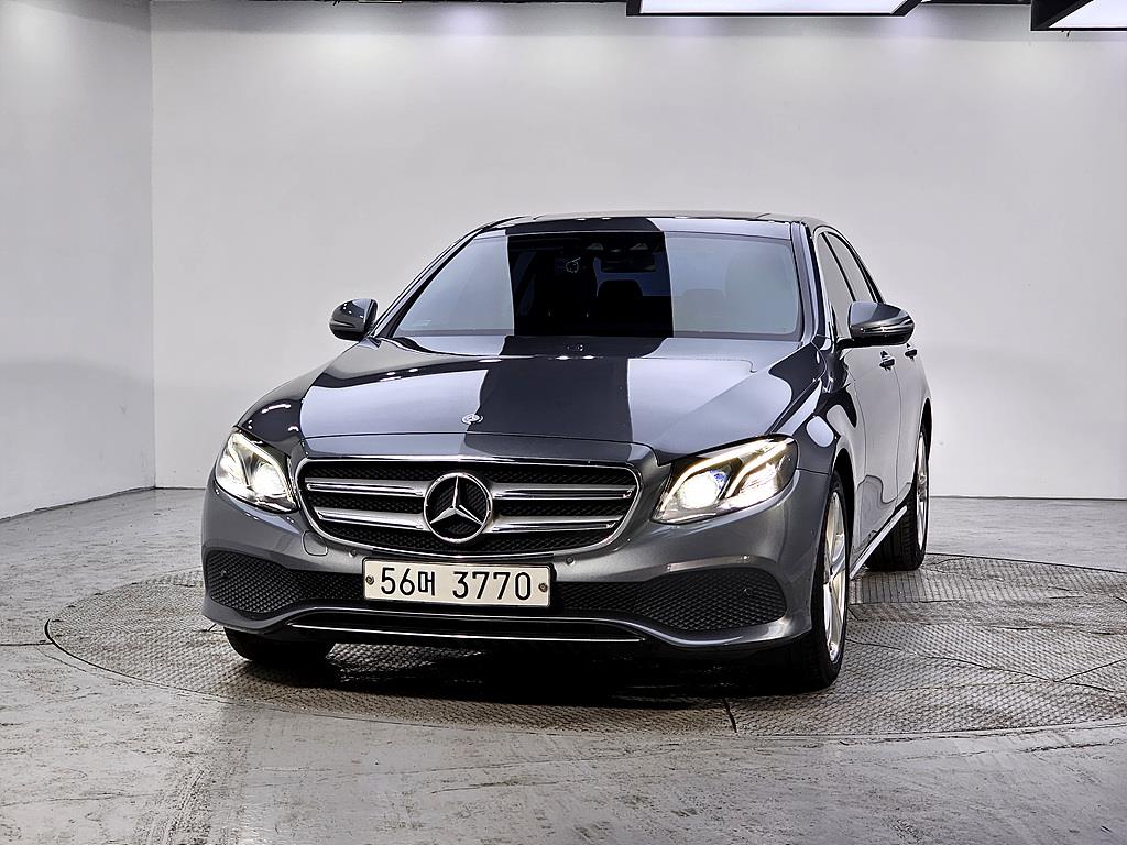 Mercedes Benz E class - Vista 2