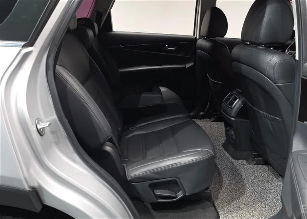 KIA Sorento - Vista 11