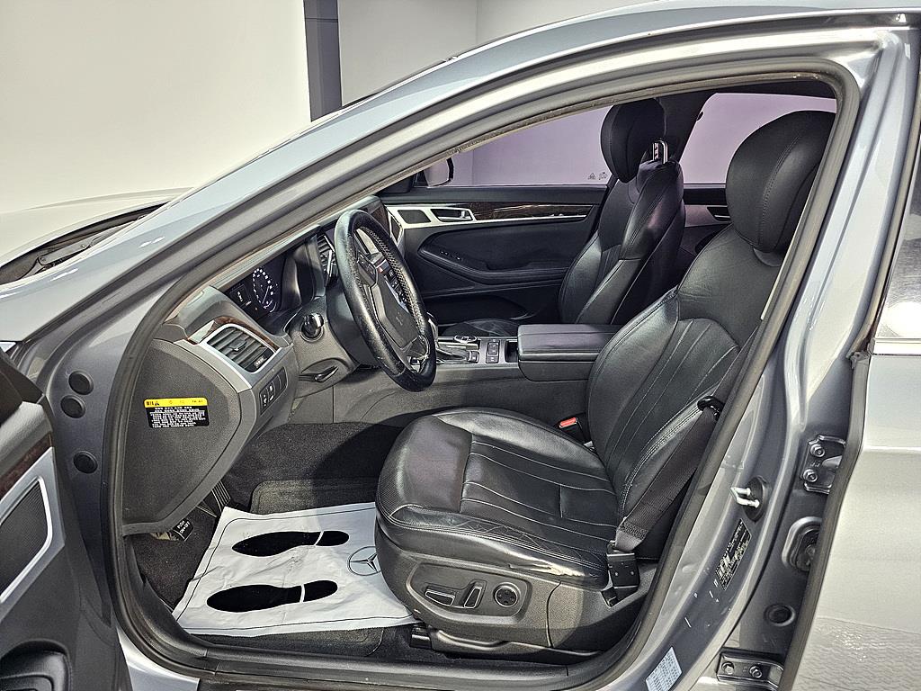 HYUNDAI Genesis - Vista 8
