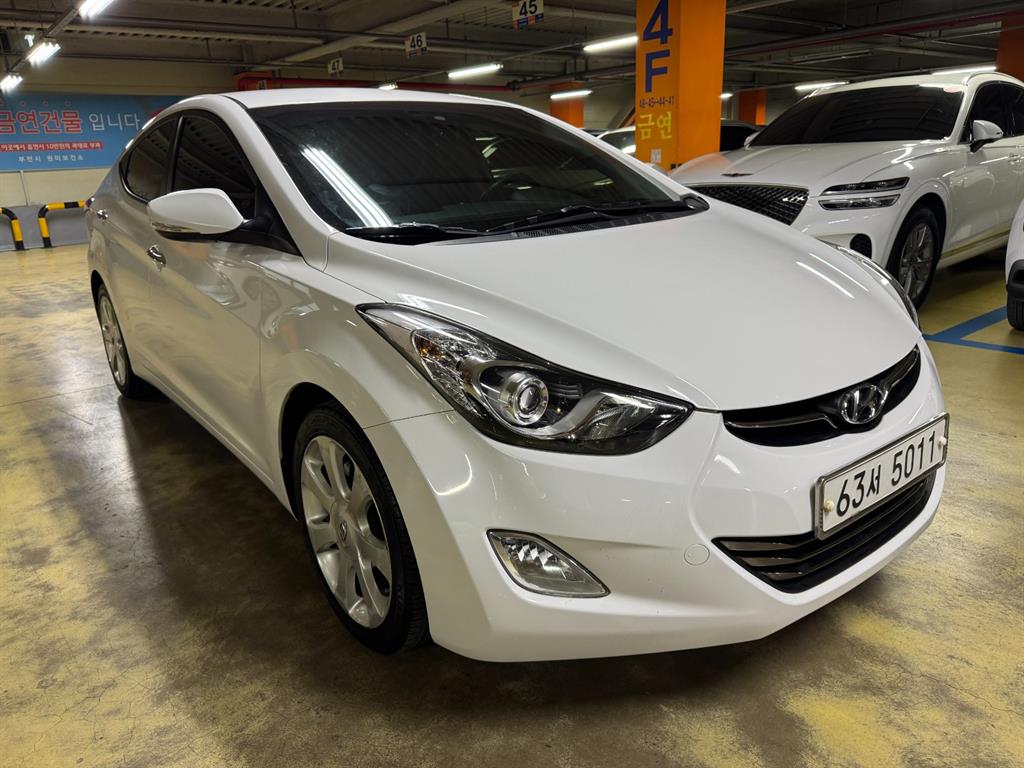 HYUNDAI Avante - Vista 3