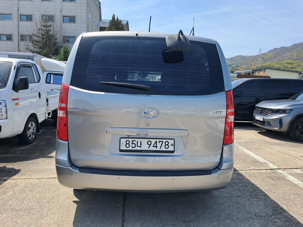 HYUNDAI Starex - Vista 4