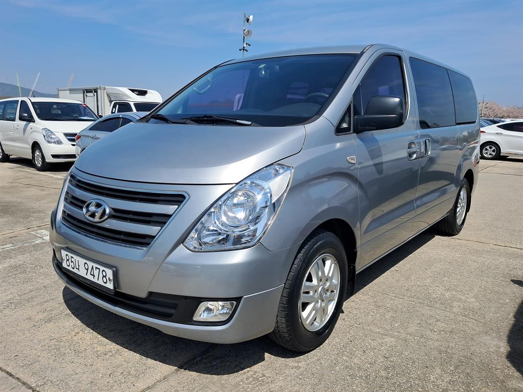 HYUNDAI Starex 2016 Plateado - Importación desde Corea - HF Imports Iquique - Foto 1