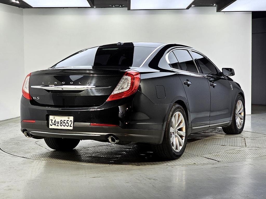 Lincoln MKS - Vista 4