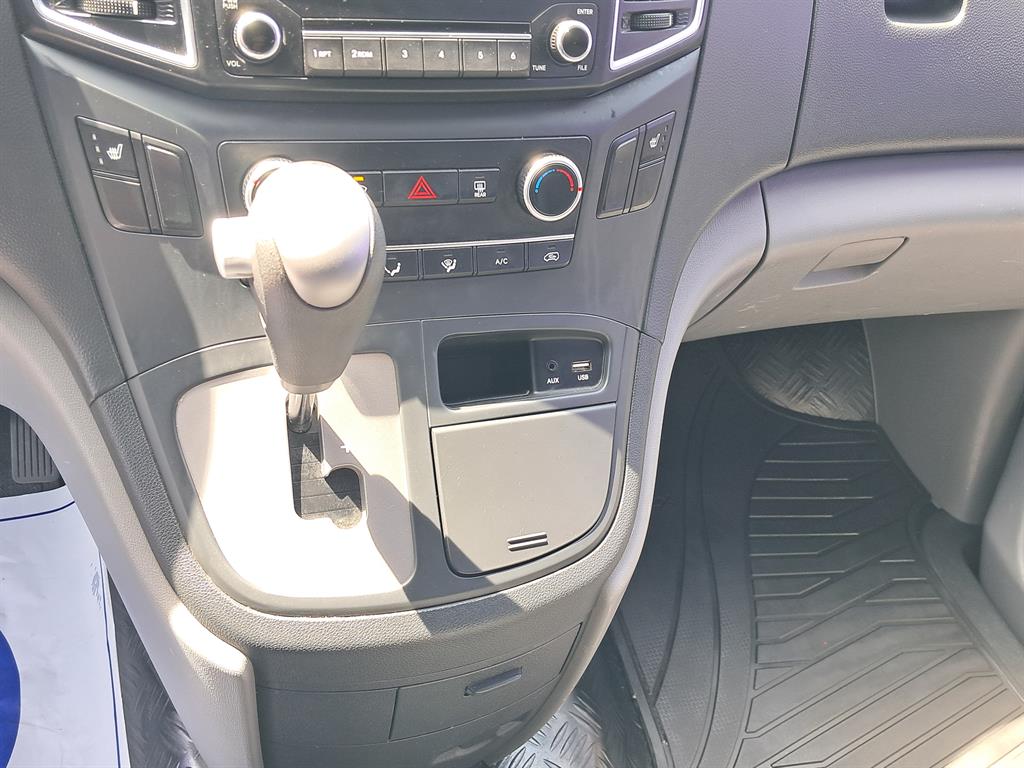 HYUNDAI Starex - Vista 8