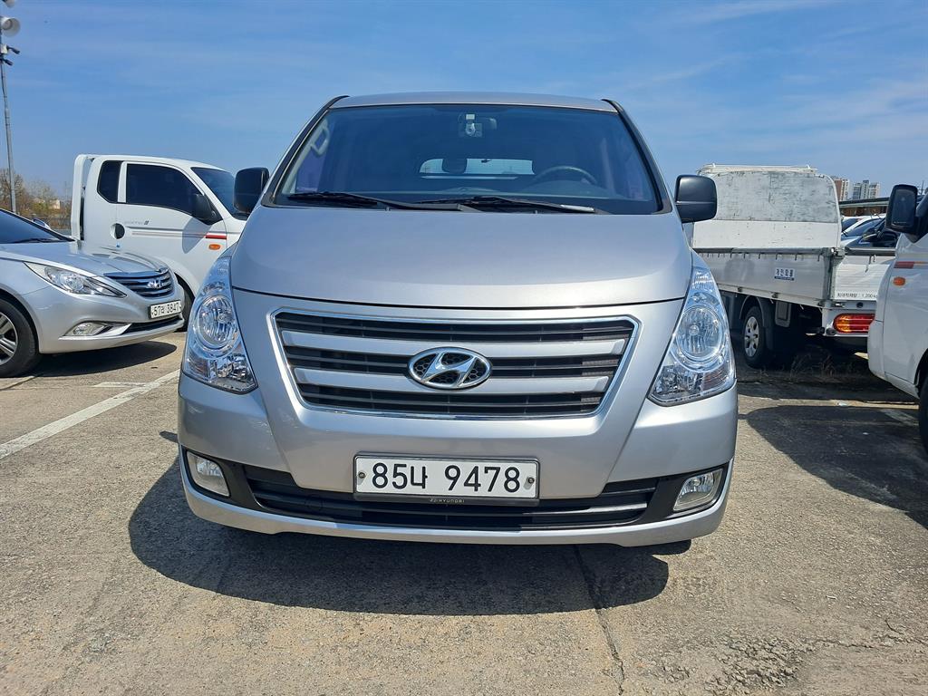 HYUNDAI Starex - Vista 2