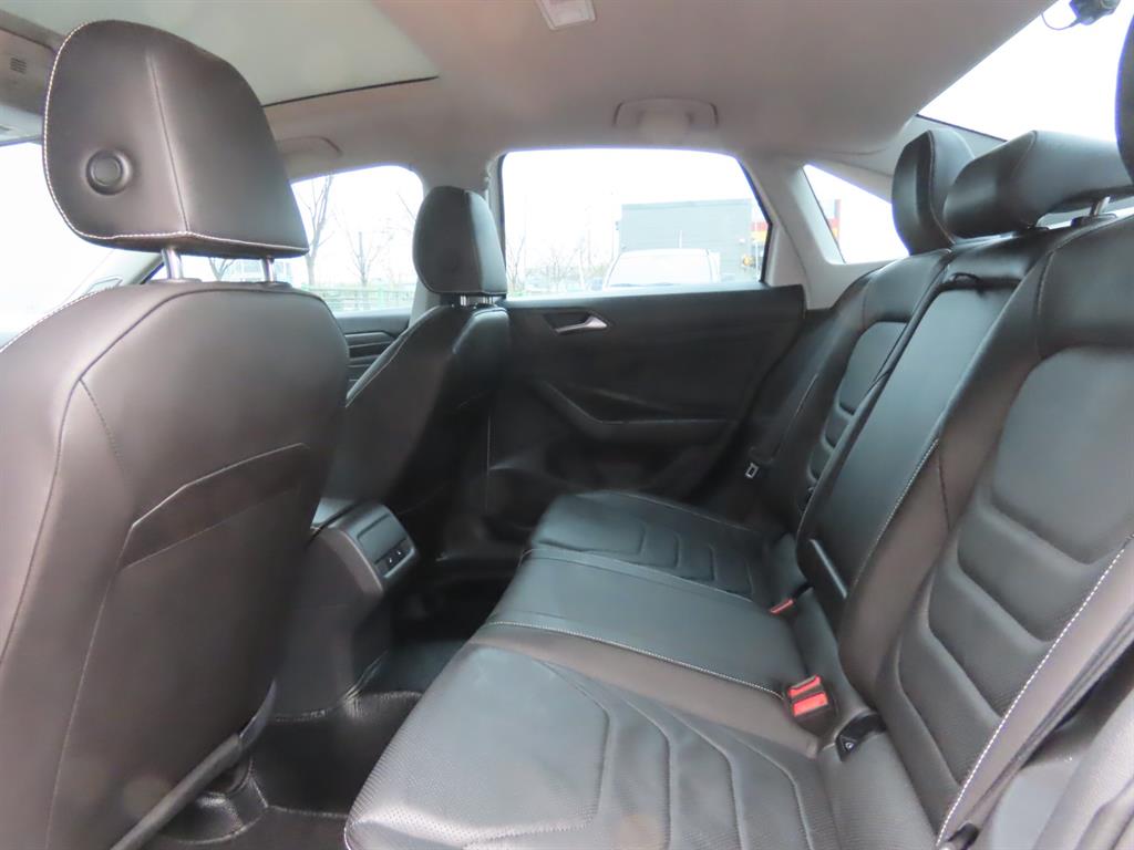 Volkswagen Jetta - Vista 11