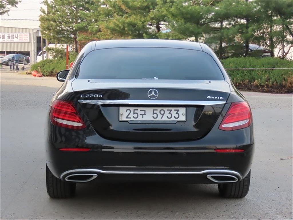 Mercedes Benz E class - Vista 6