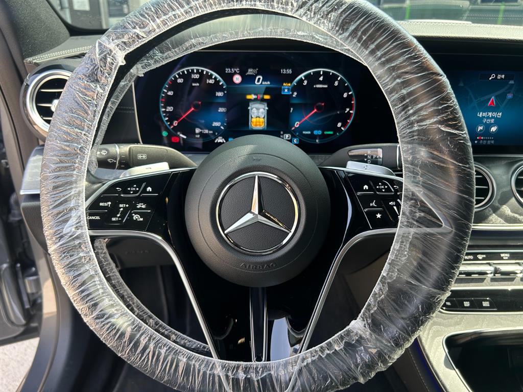 Mercedes Benz E class - Vista 9