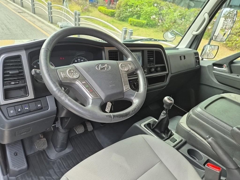 medium and large cargo truck - Vista 7