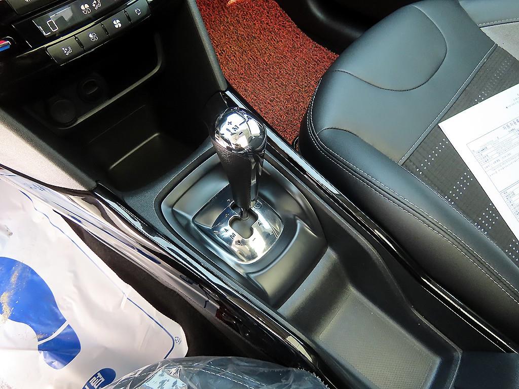 Peugeot 2008 - Vista 10