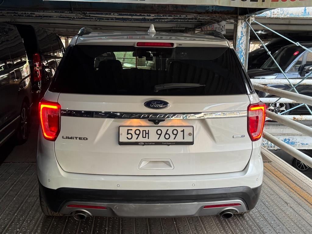 Ford Explorer - Vista 4