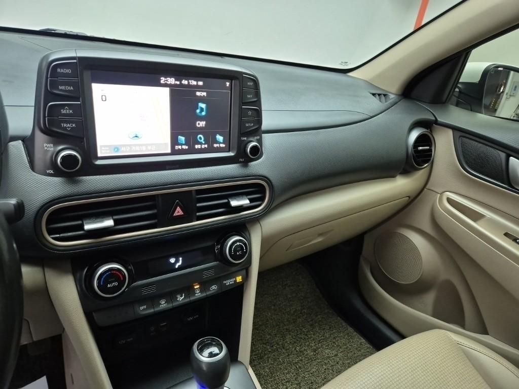 HYUNDAI Kona - Vista 10