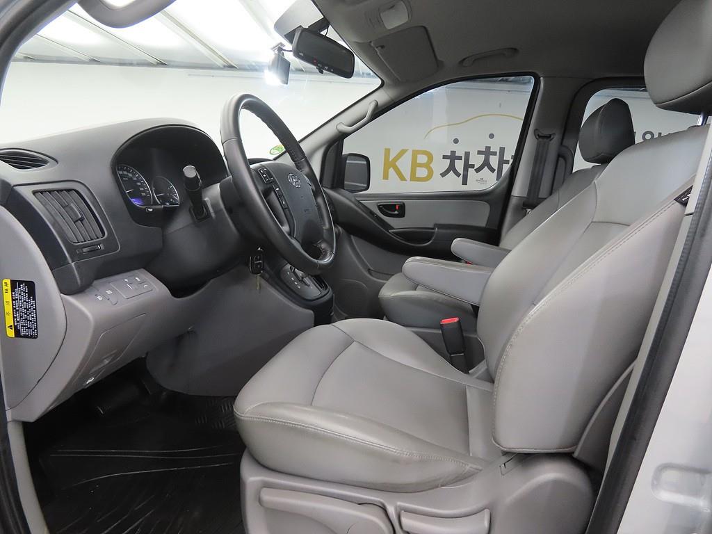 HYUNDAI Starex - Vista 5