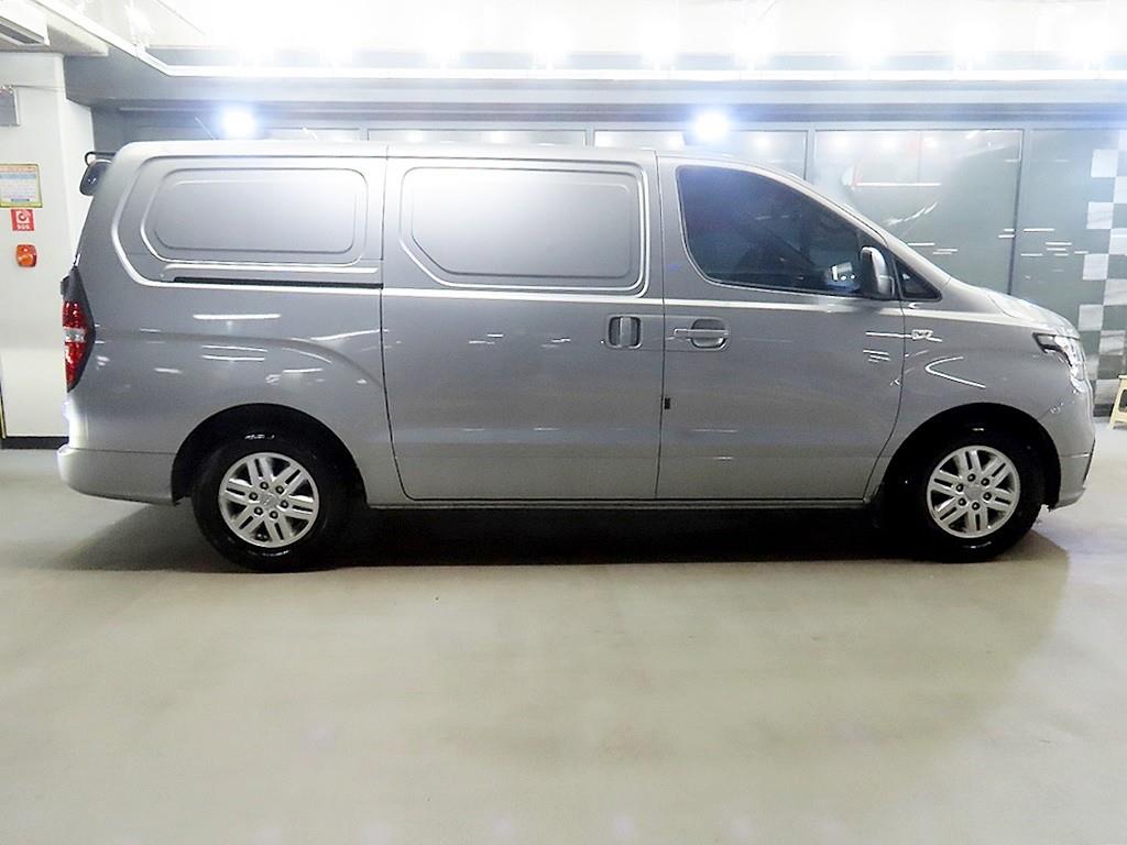 HYUNDAI Starex - Vista 3