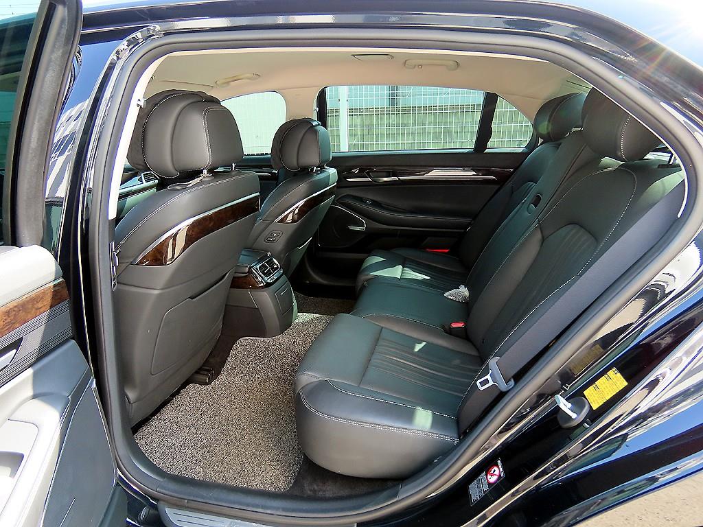 Genesis G90 - Vista 6