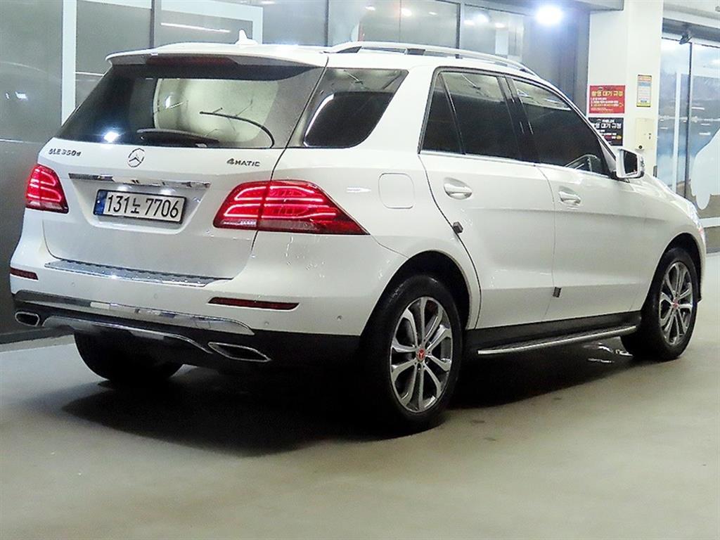 Mercedes Benz GLE Class - Vista 4