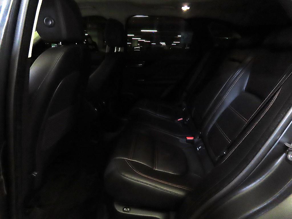 Jaguar F-PACE - Vista 7
