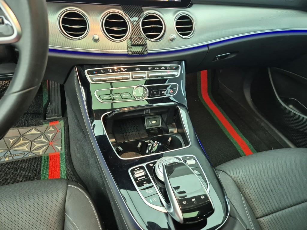 Mercedes Benz E class - Vista 10