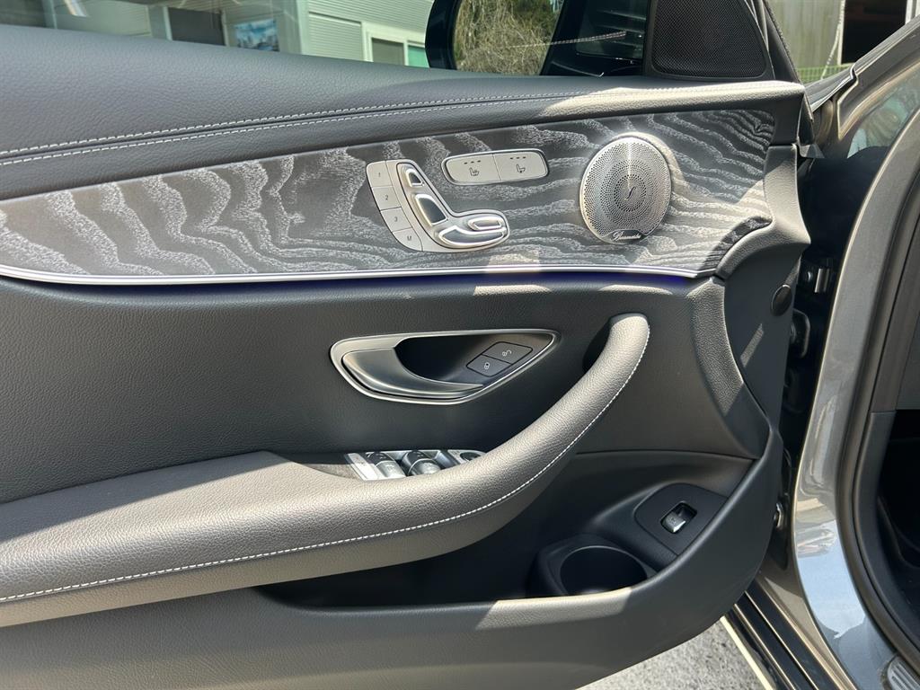 Mercedes Benz E class - Vista 8