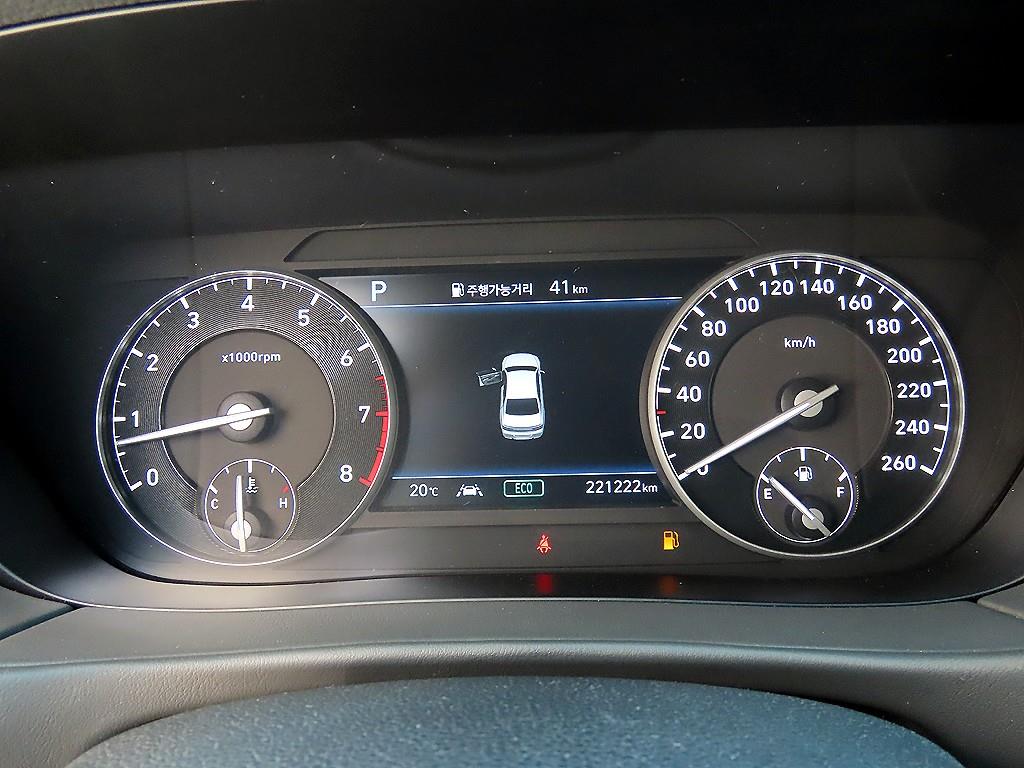 Genesis G90 - Vista 9