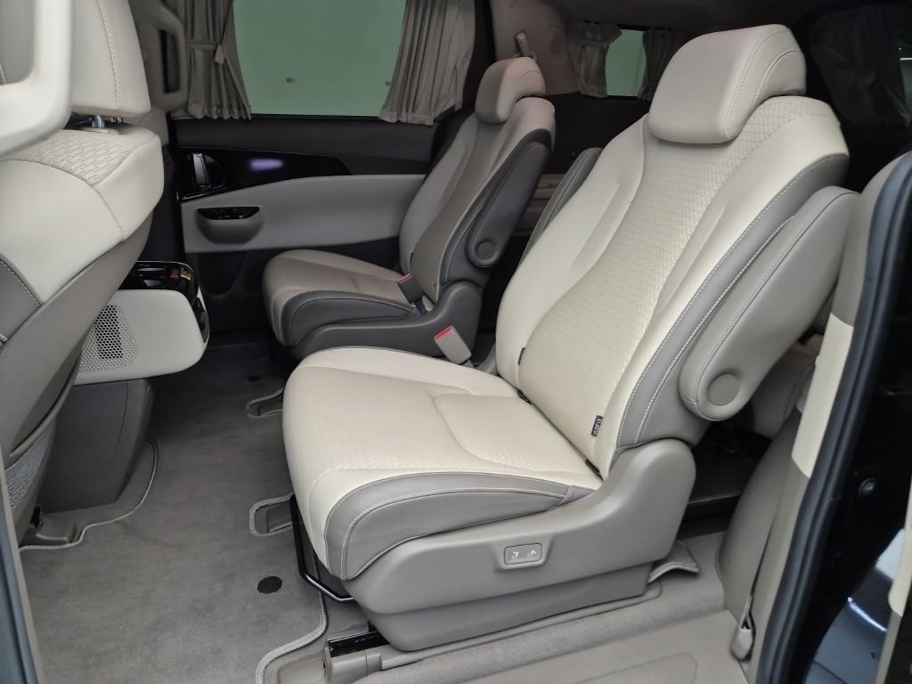 KIA Carnival - Vista 12