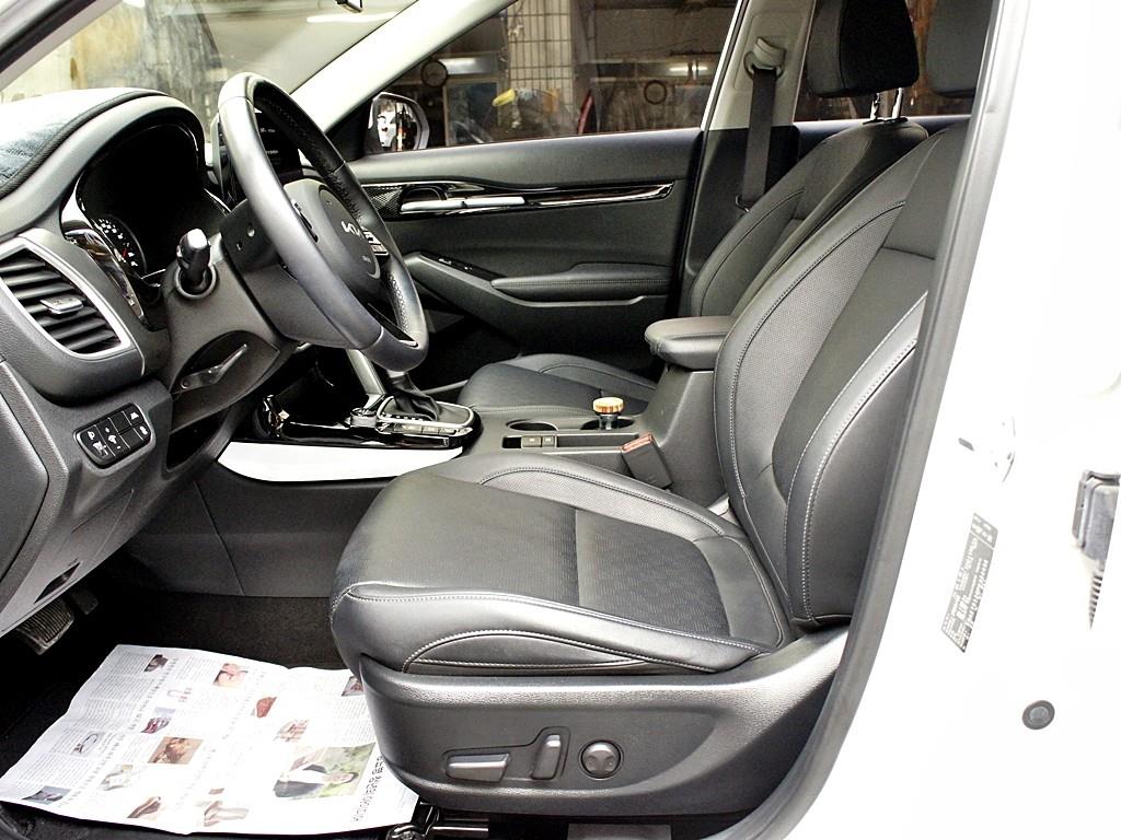 KIA Seltos - Vista 8