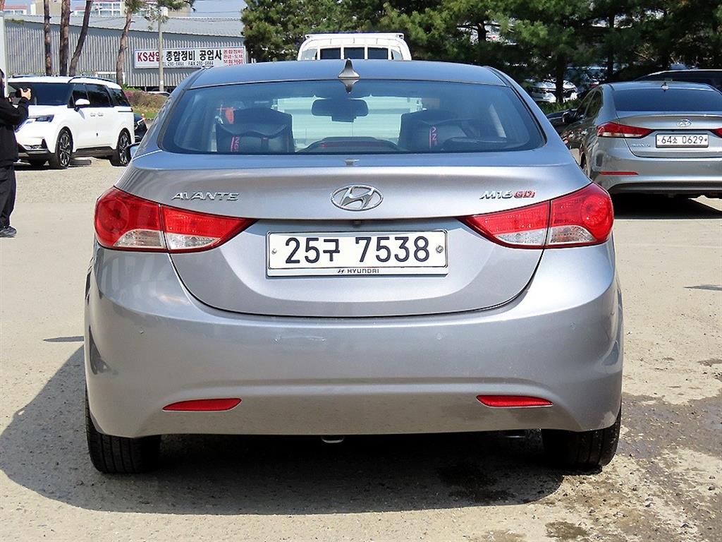 HYUNDAI Avante - Vista 4