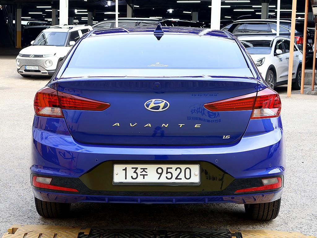 HYUNDAI Avante - Vista 5