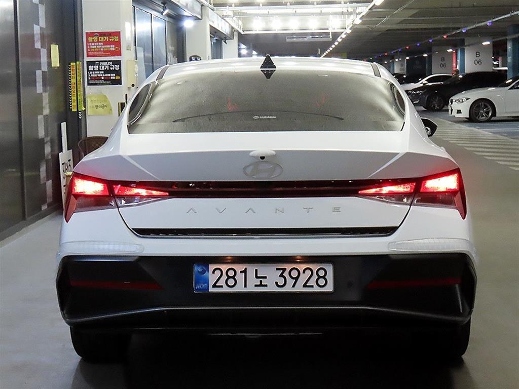 HYUNDAI Avante - Vista 5