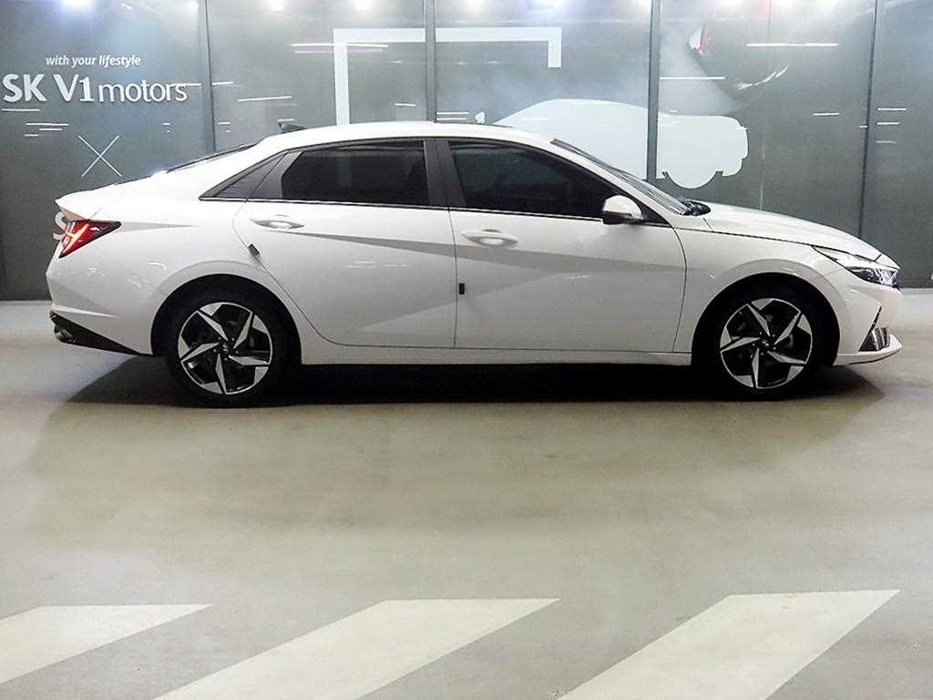 HYUNDAI Avante - Vista 3