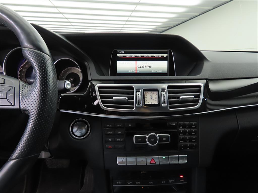 Mercedes Benz E class - Vista 12