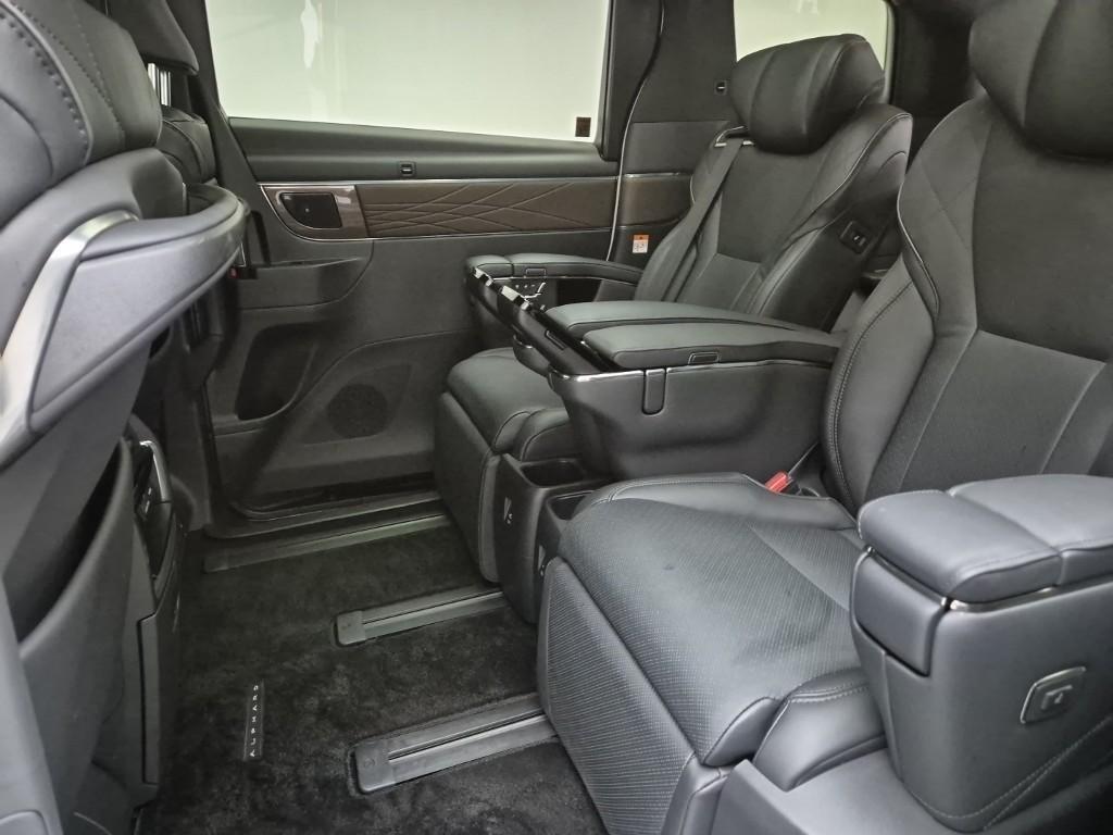 Toyota Alphard - Vista 12