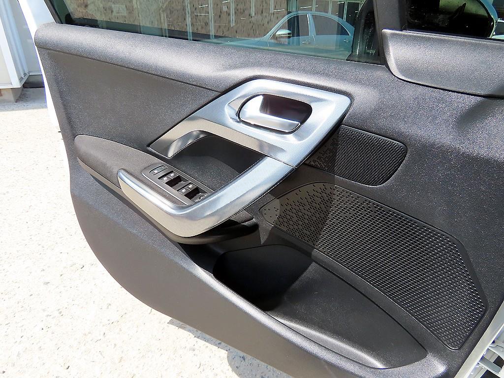 Peugeot 2008 - Vista 11