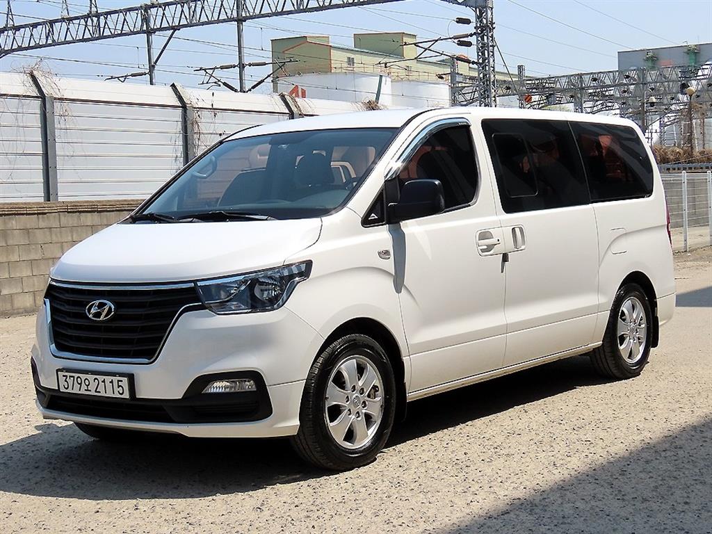 HYUNDAI Starex - Vista 2