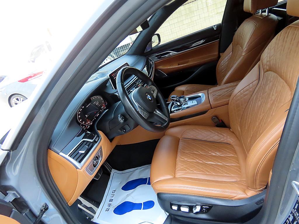 BMW 7 Series - Vista 5