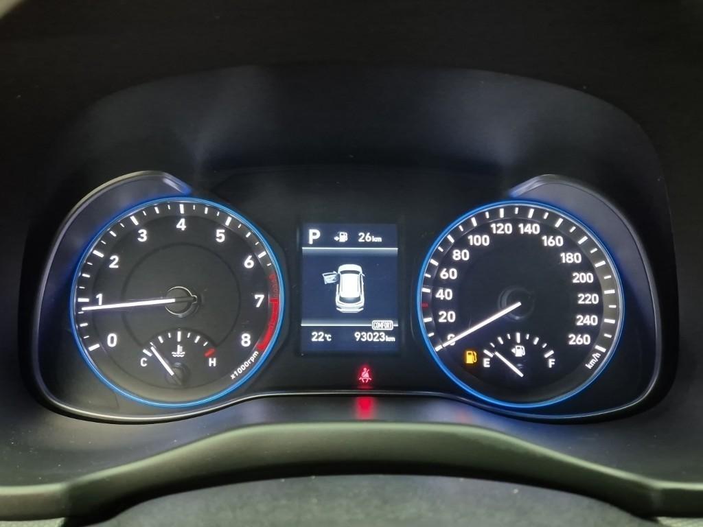 HYUNDAI Kona - Vista 6