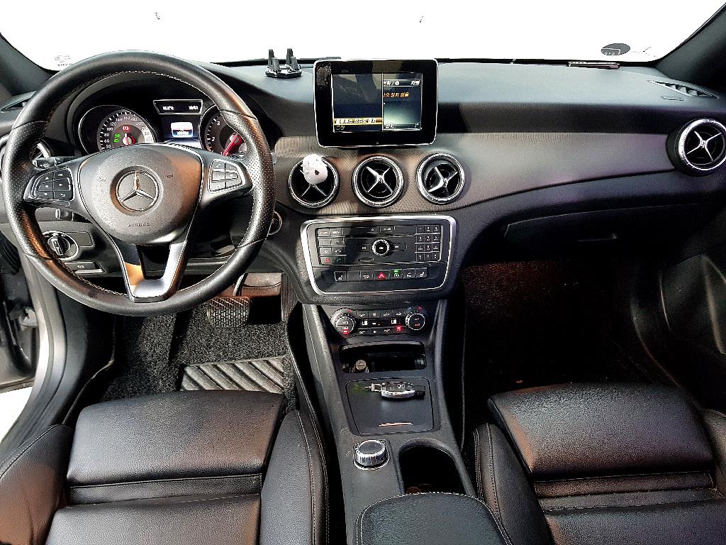 Mercedes Benz CLA Class - Vista 5