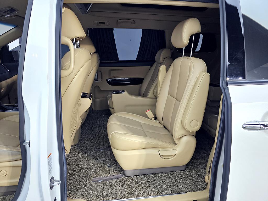 KIA Carnival - Vista 9