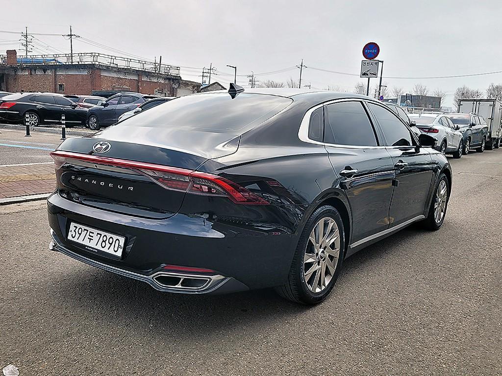 HYUNDAI Grandeur - Vista 4