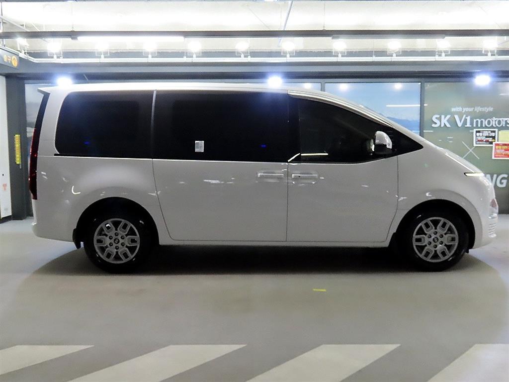 HYUNDAI Staria - Vista 3