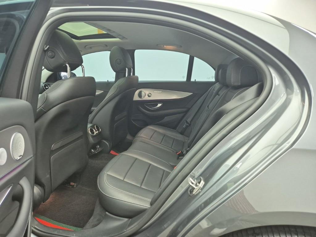 Mercedes Benz E class - Vista 12