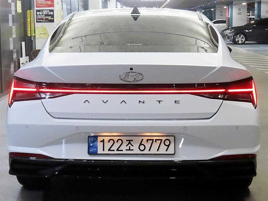 HYUNDAI Avante - Vista 5