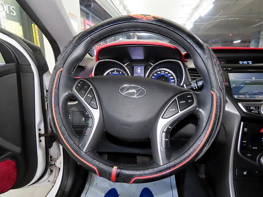 HYUNDAI Avante - Vista 8