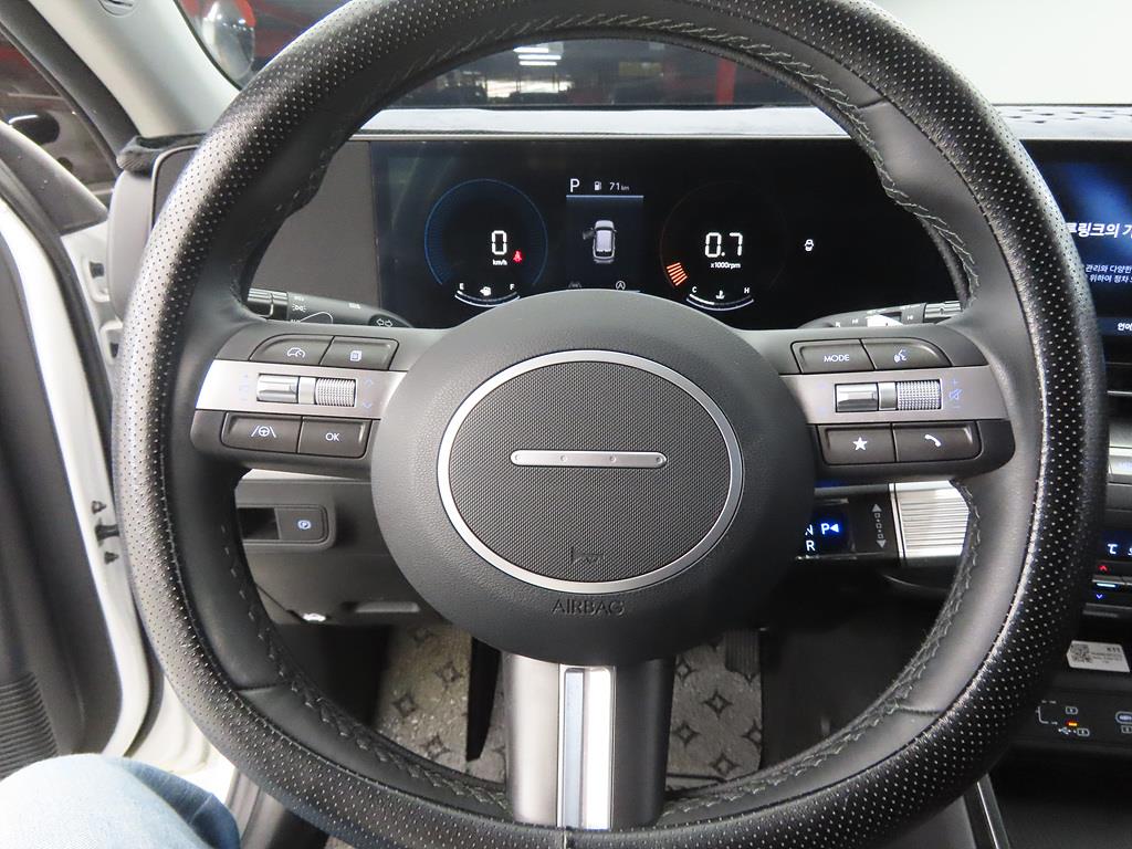 HYUNDAI Kona - Vista 8