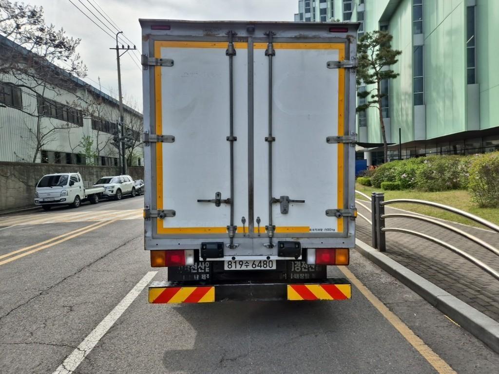 medium and large cargo truck - Vista 3