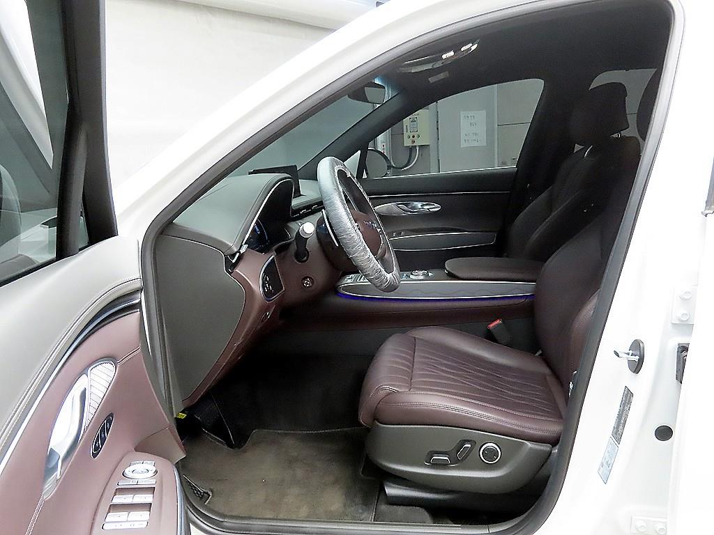 Genesis GV70 - Vista 5