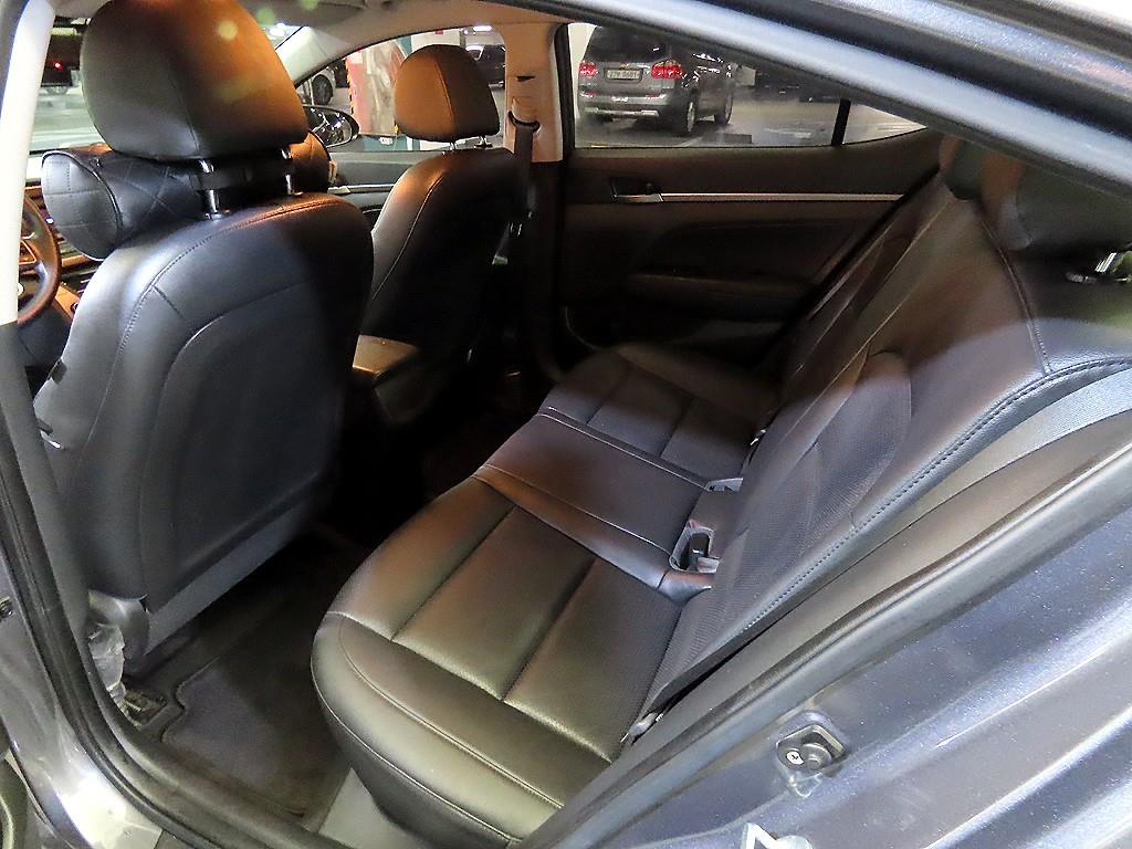 HYUNDAI Avante - Vista 7