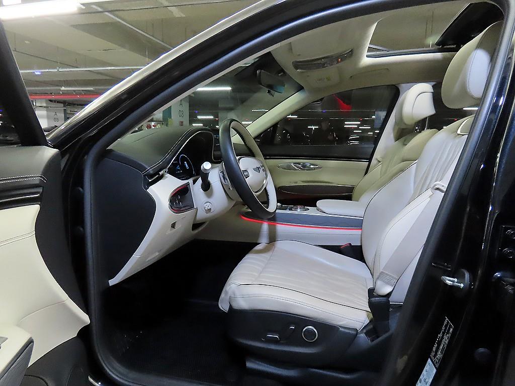 Genesis GV70 - Vista 6