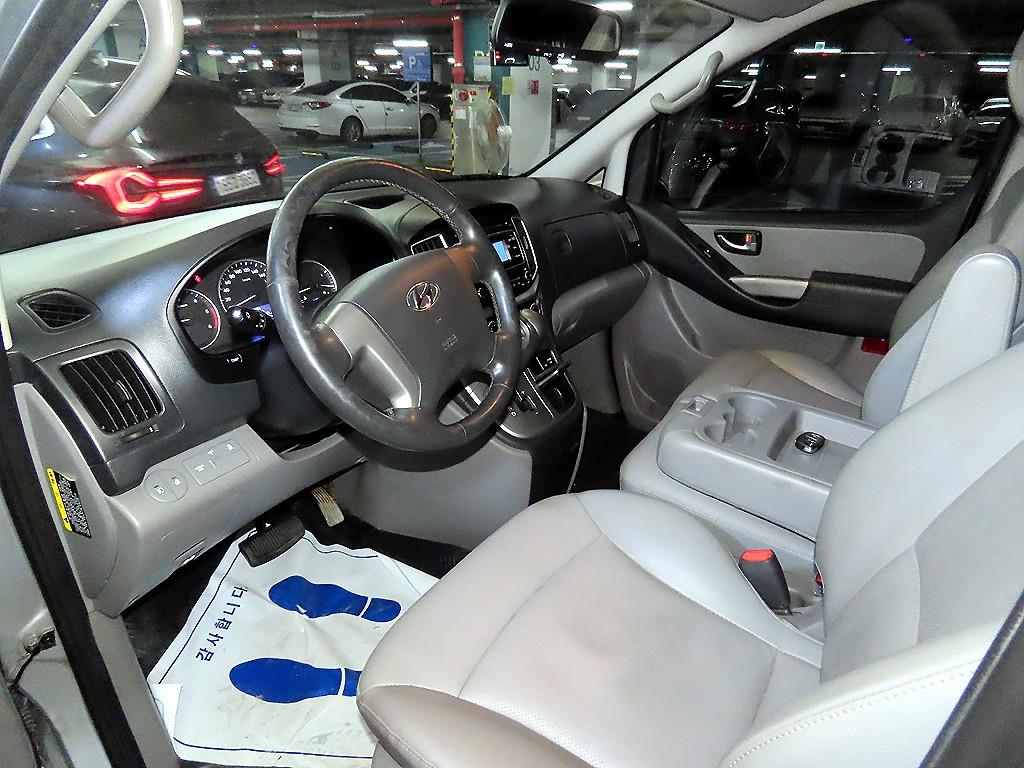 HYUNDAI Starex - Vista 10