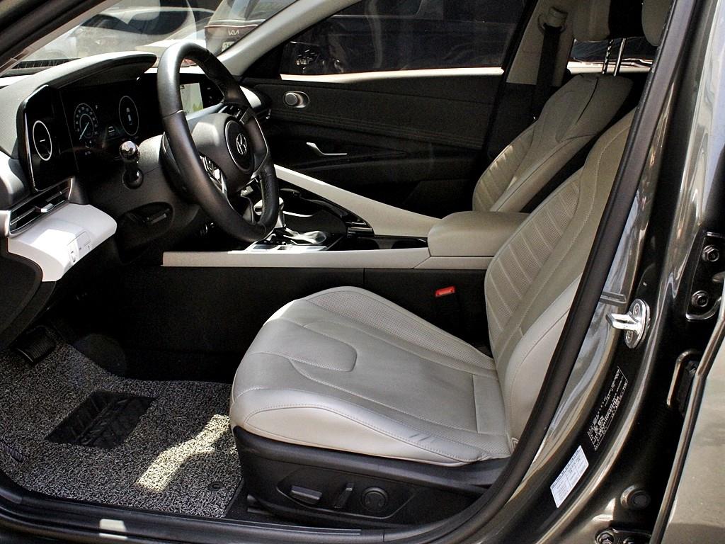 HYUNDAI Avante - Vista 5